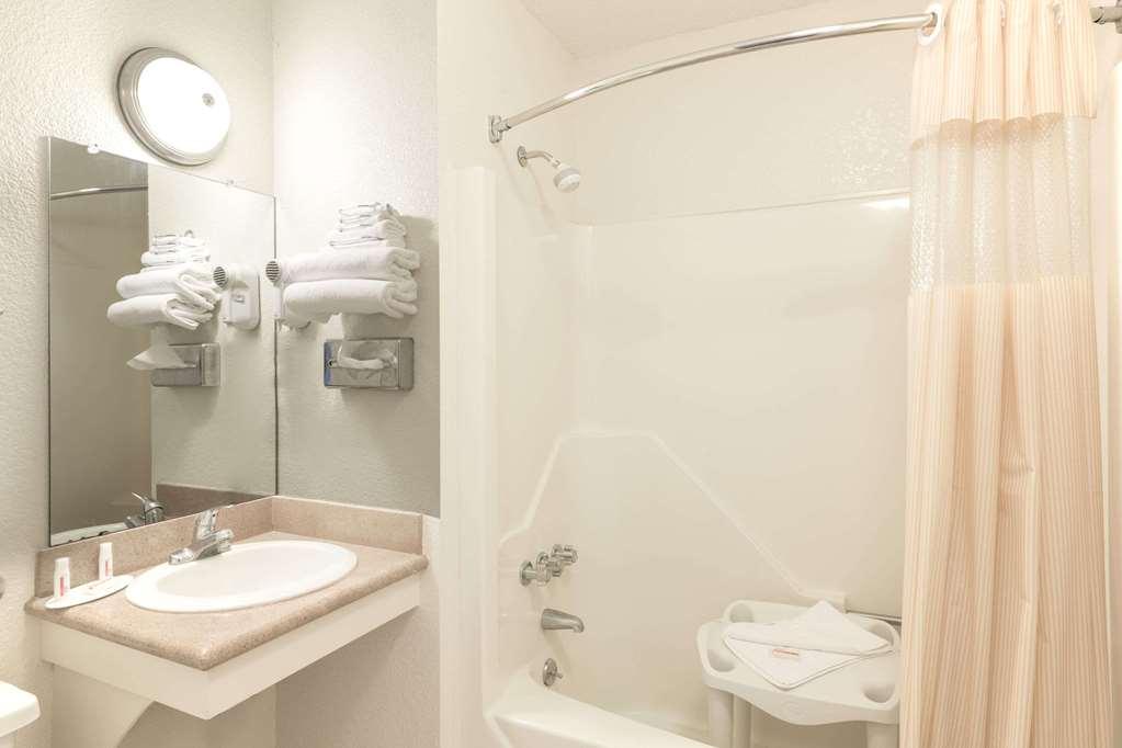 Econo Lodge Cherry Point Havelock Ngoại thất bức ảnh